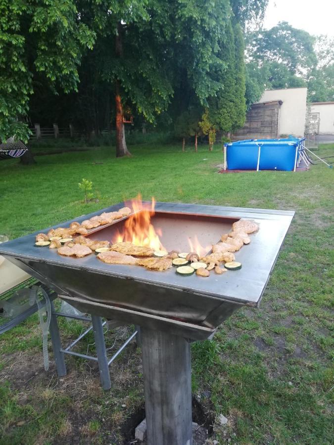 Ubytovanie Queen Novaky Bagian luar foto